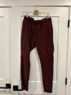 Alphalete Men's Cargo Joggers in Burgundy